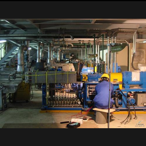 连云港工厂设备维修现场